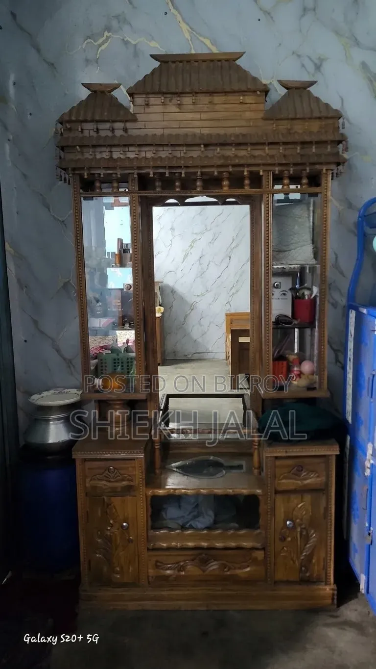 চিটাগাং এর সেগুন কাঠের ড্রেসিং টেবিল