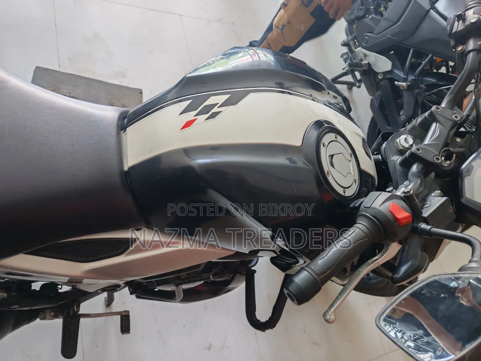 TVS Apache 160 4V 2022 Black