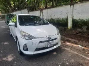 Toyota Aqua 2013 সাদা