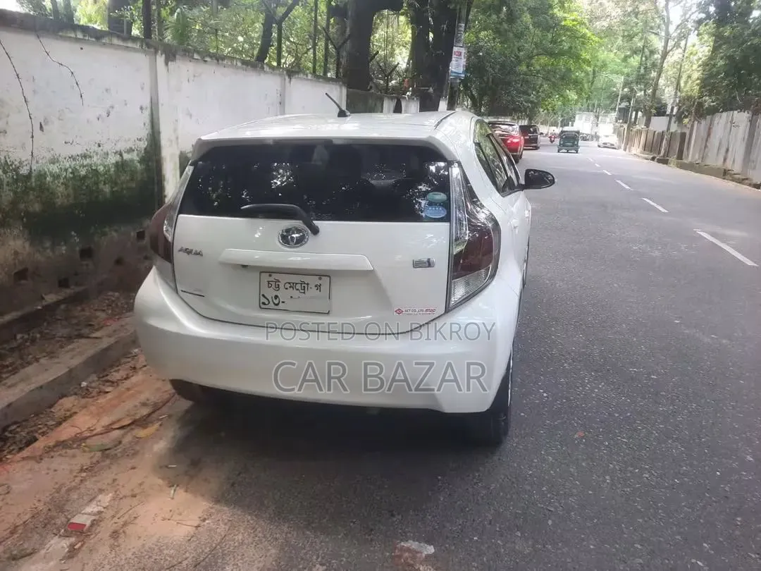 Toyota Aqua 2013 সাদা