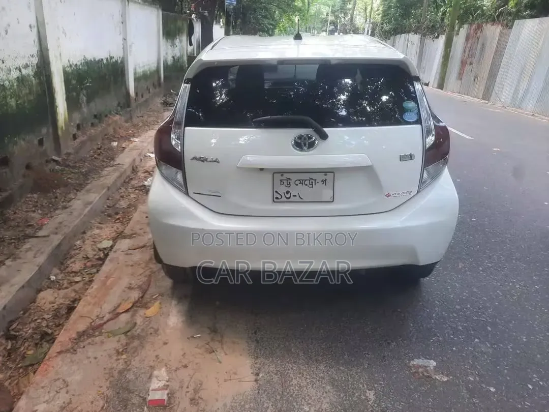 Toyota Aqua 2013 সাদা