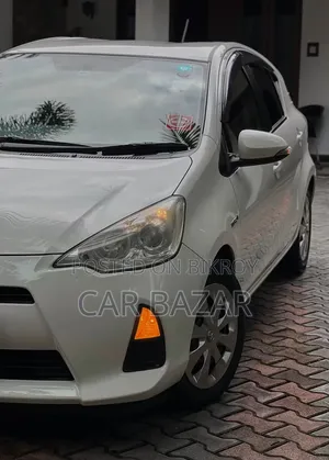Toyota Aqua 2013 সাদা