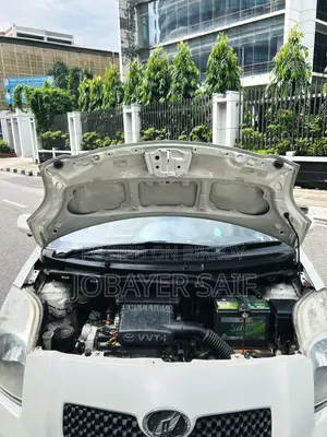 টয়োটা ভিটজ ২০০৫ পার্ল
