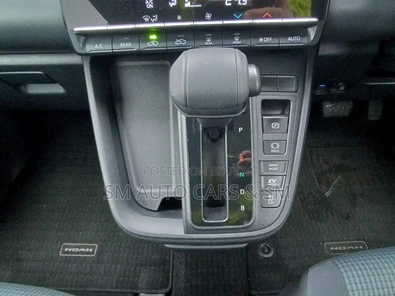 Toyota Noah 2022 Pearl