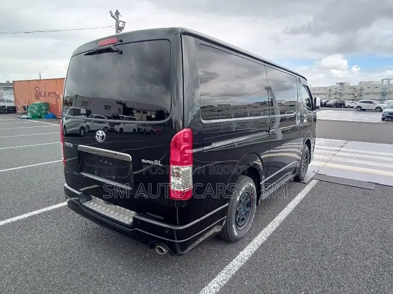 Toyota HiAce 2022 Black