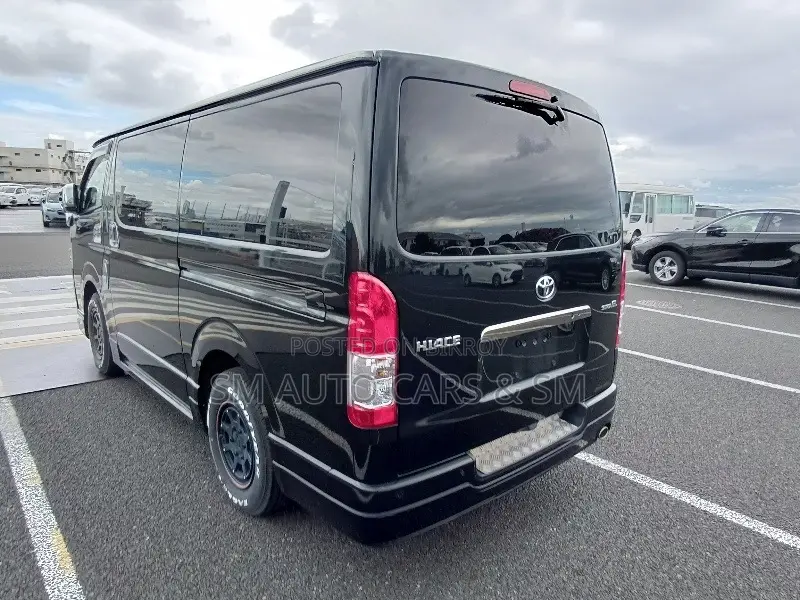Toyota HiAce 2022 Black
