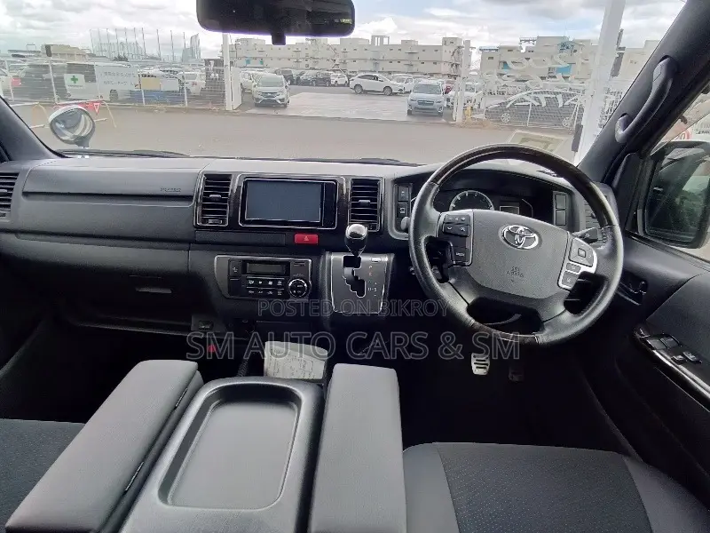 Toyota HiAce 2022 Black