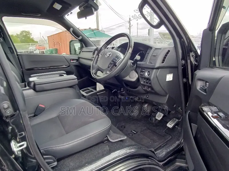 Toyota HiAce 2022 Black