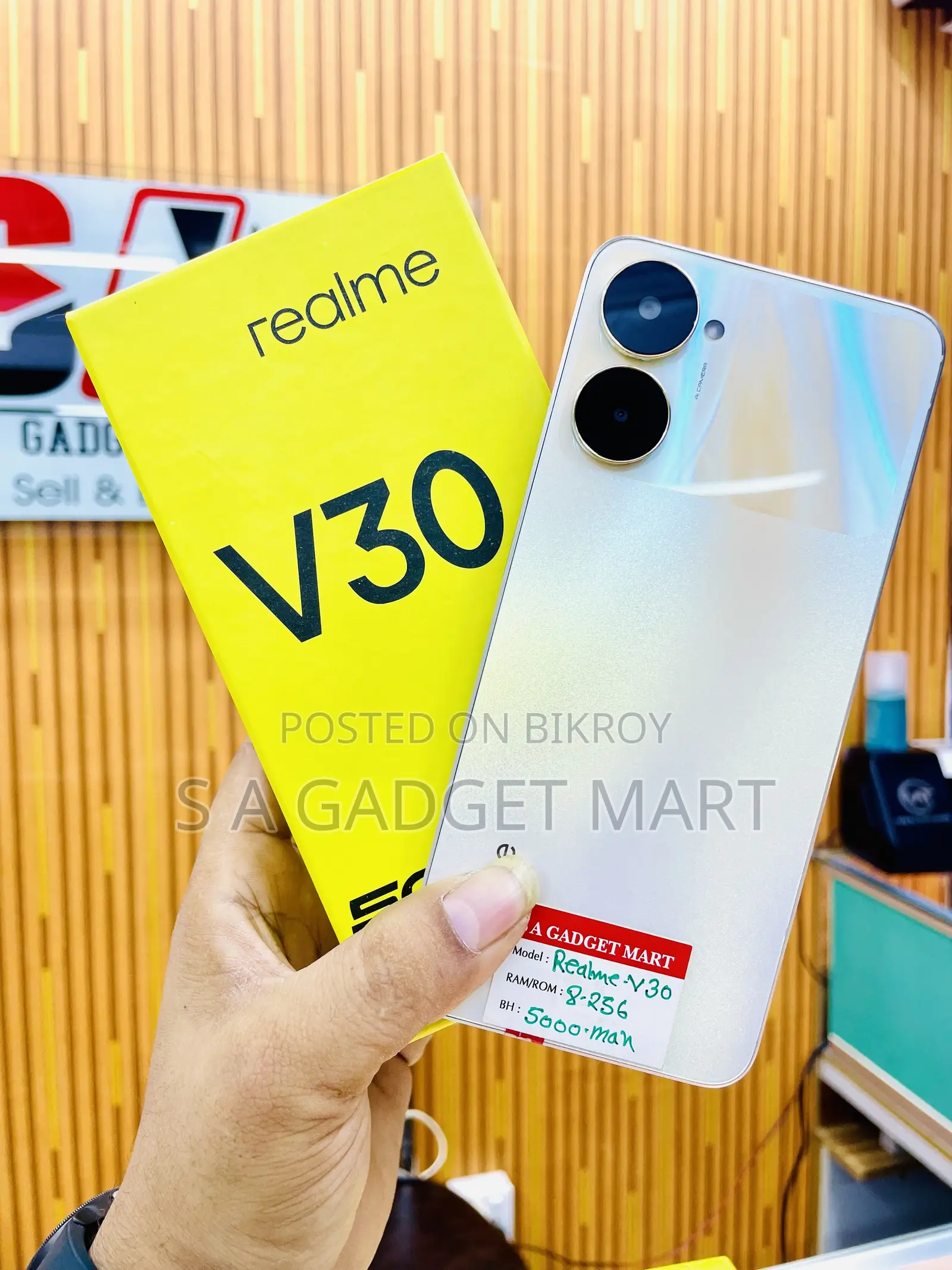 Realme V30 128 GB Gold