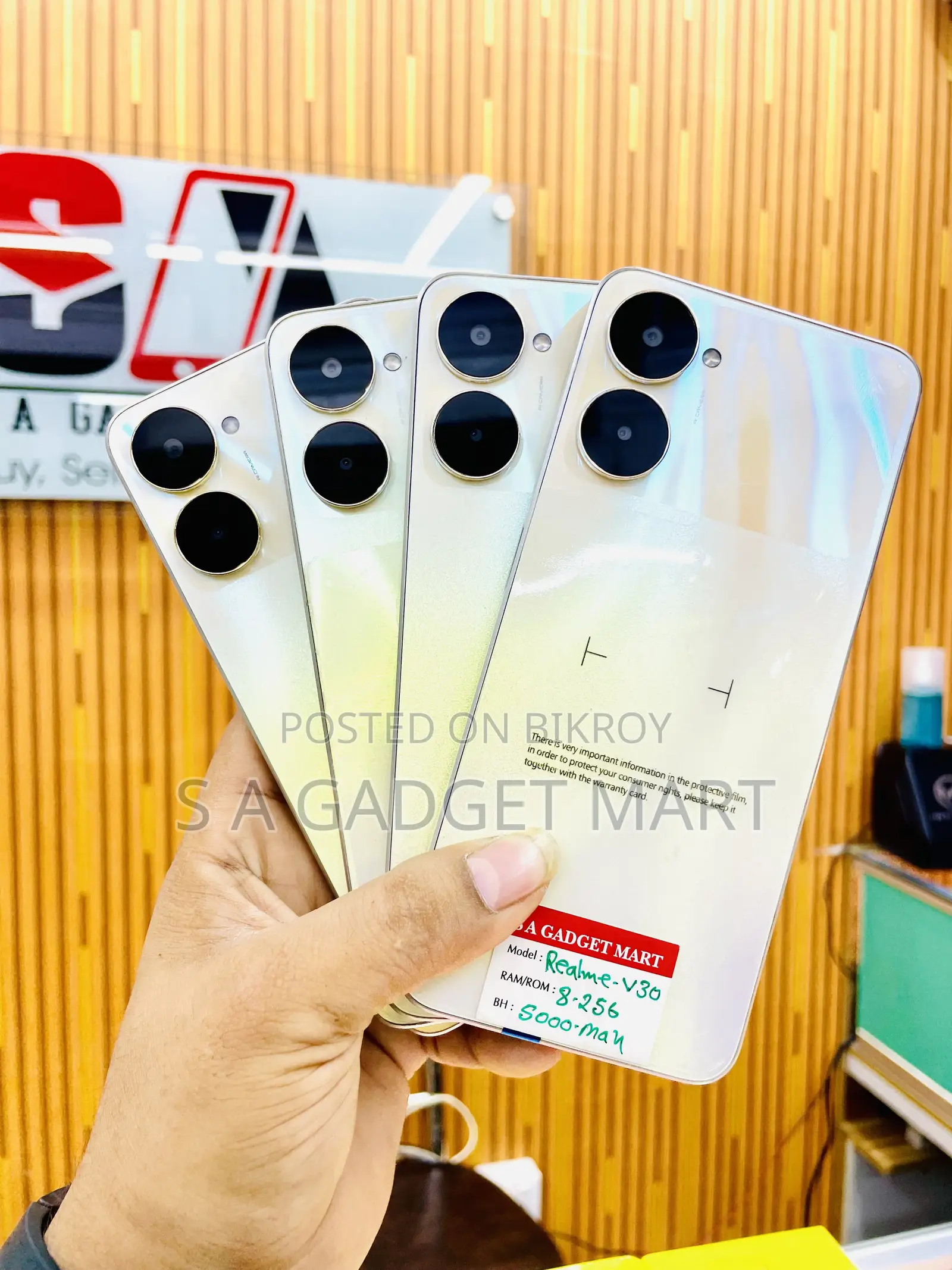 Realme V30 128 GB Gold