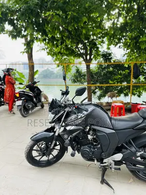 ইয়ামাহা এফজেডএস ভি২ ২০২৫ কালো