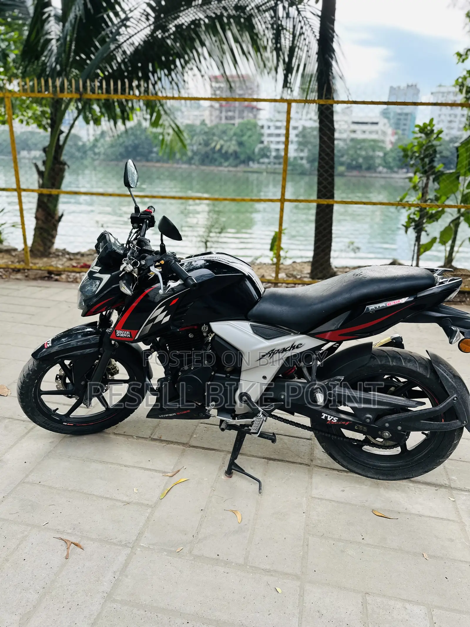 TVS Apache RTR 160 4V 2022 Black