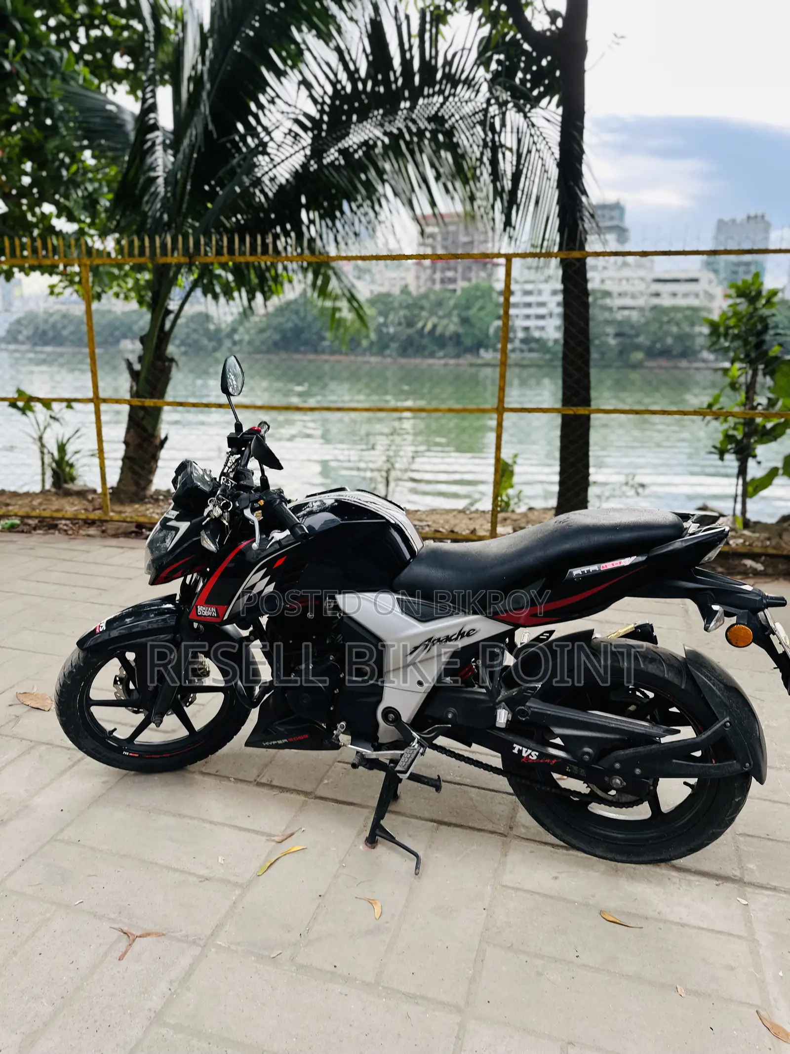 TVS Apache RTR 160 4V 2022 Black