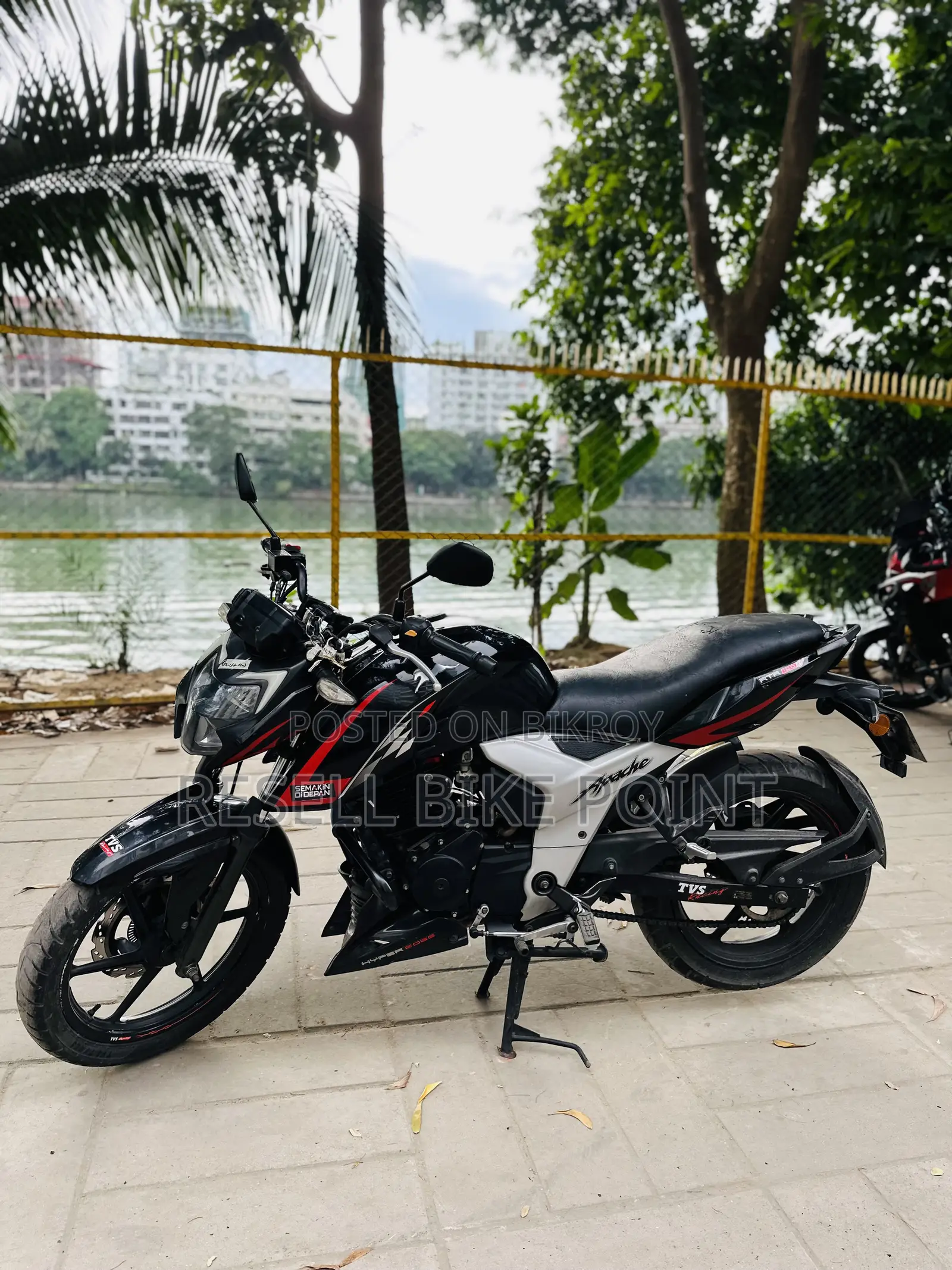TVS Apache RTR 160 4V 2022 Black