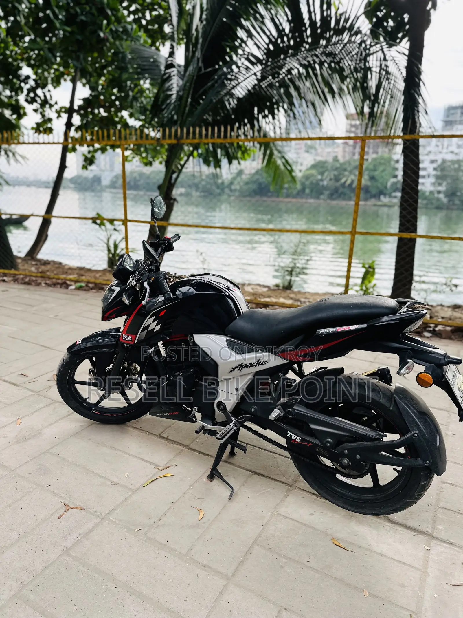 TVS Apache RTR 160 4V 2022 Black