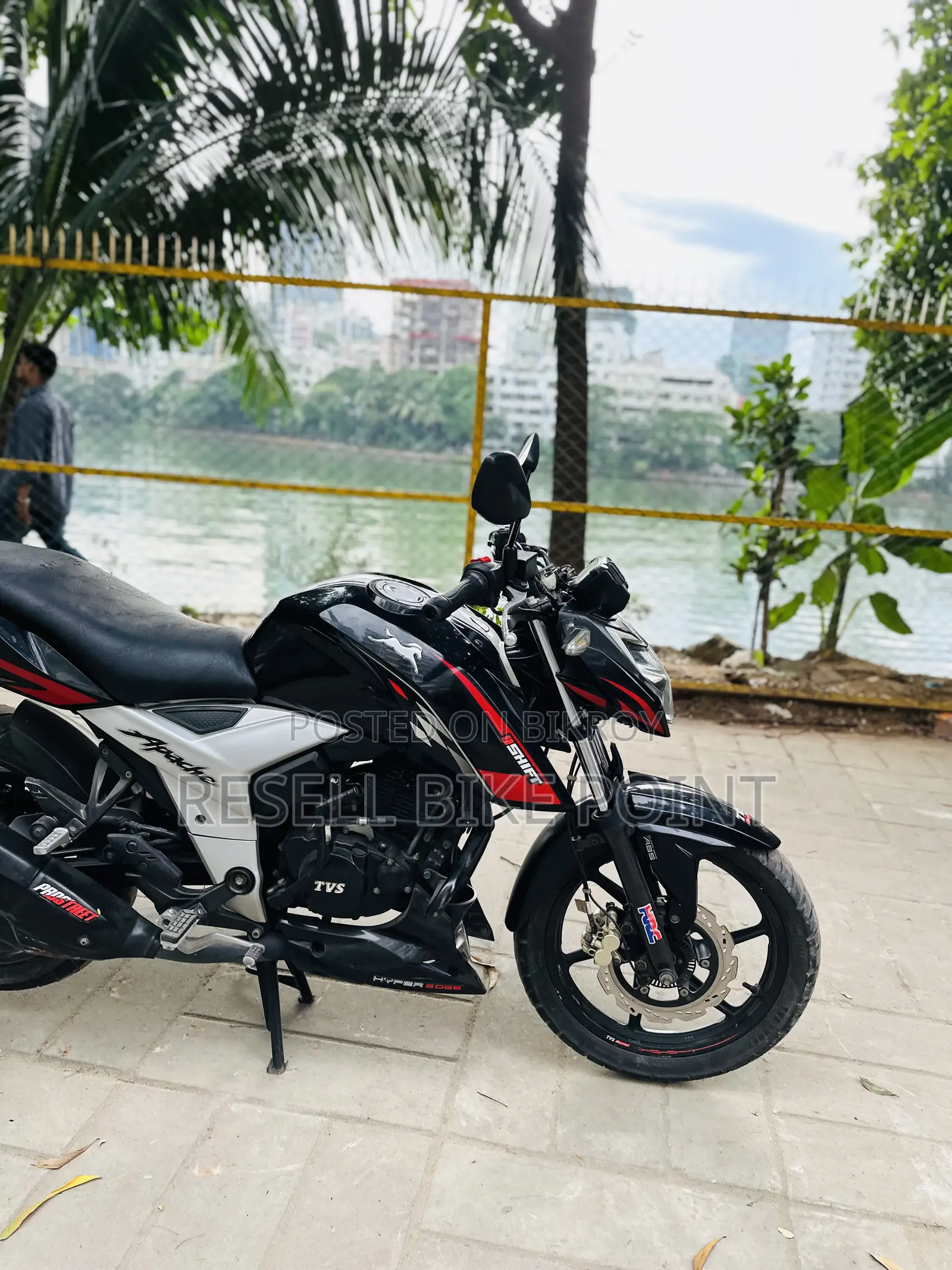 TVS Apache RTR 160 4V 2022 Black