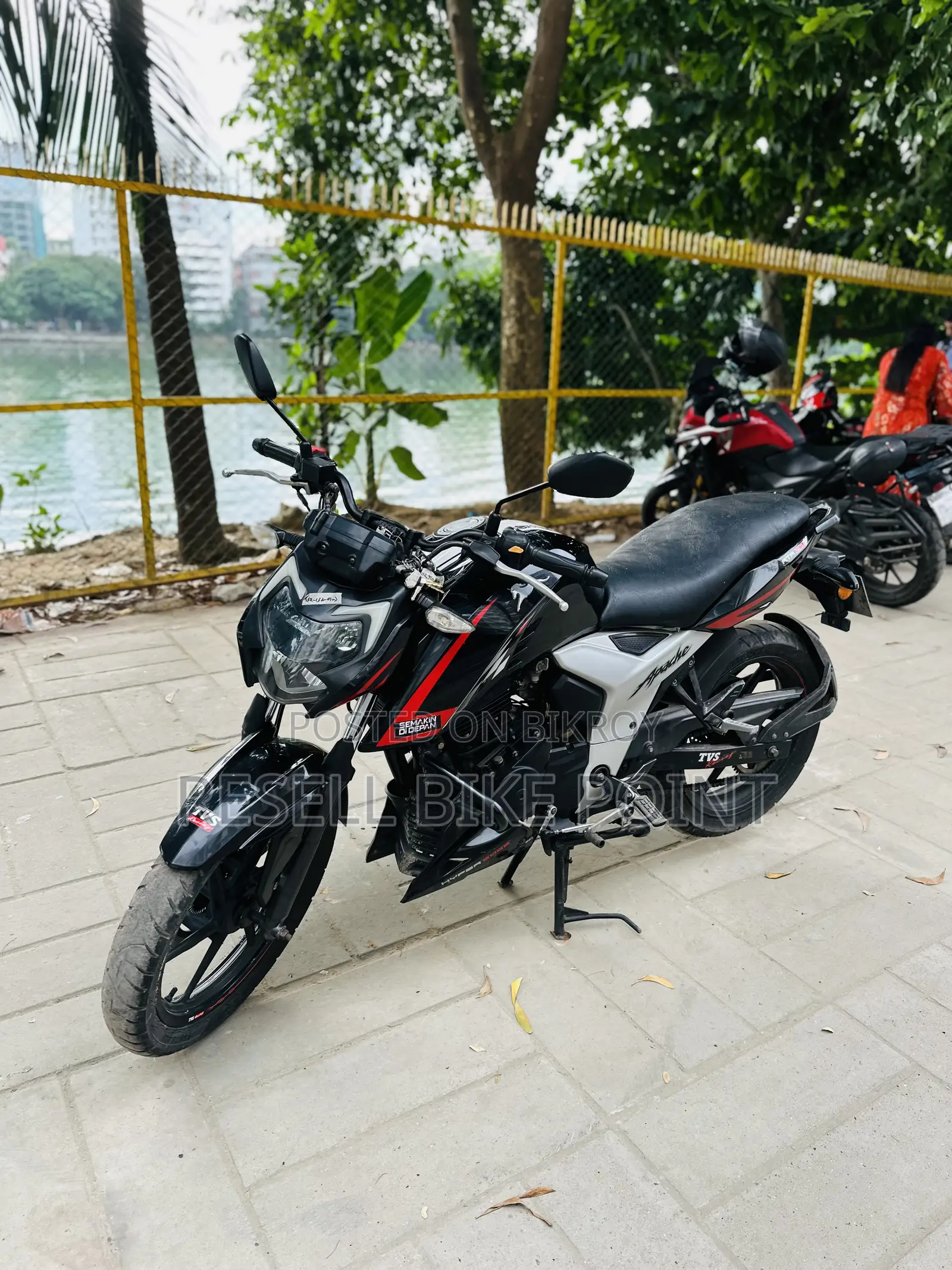 TVS Apache RTR 160 4V 2022 Black