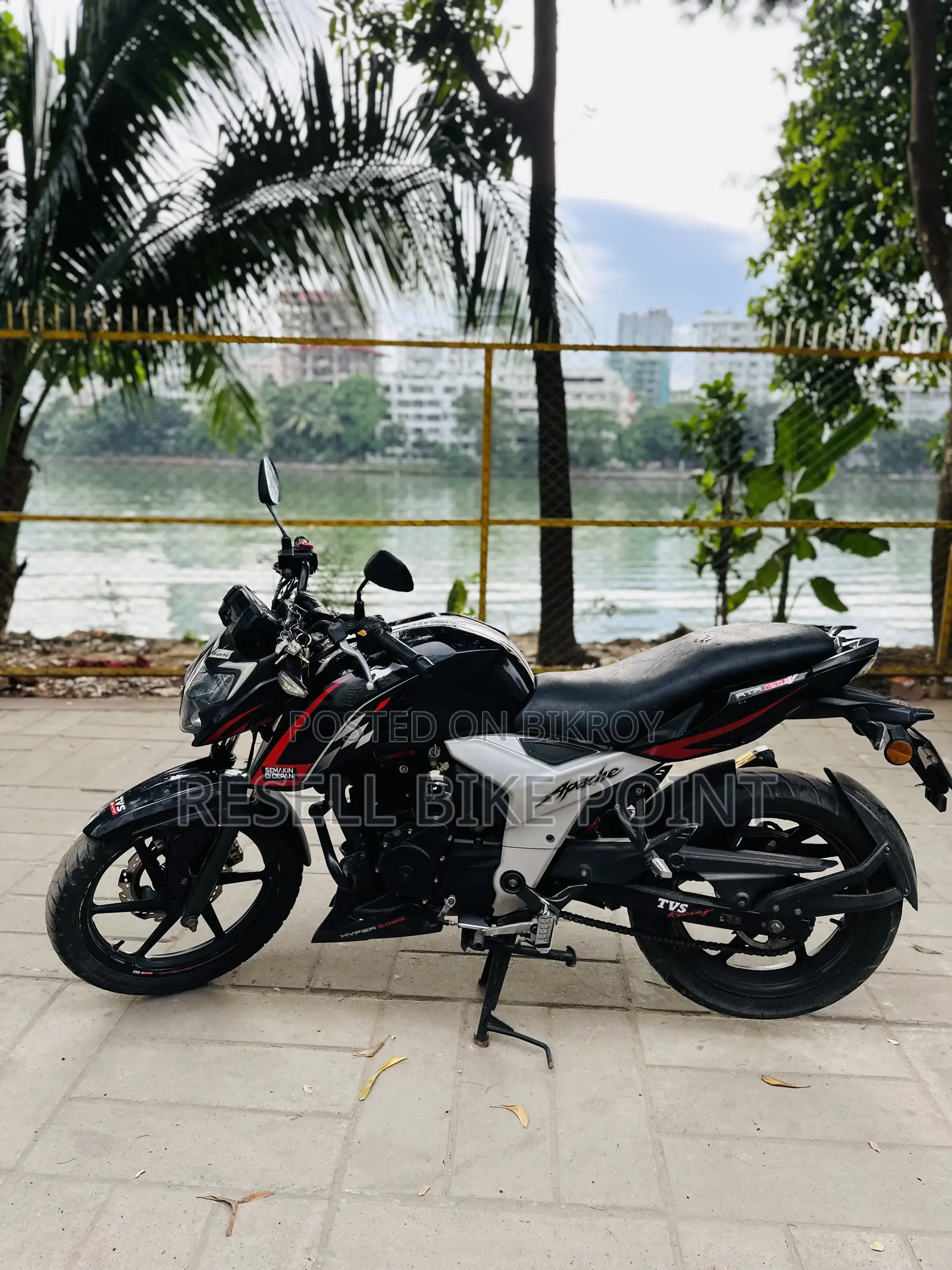 TVS Apache RTR 160 4V 2022 Black