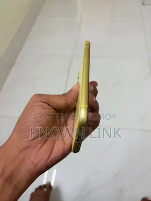 অ্যাপল আইফোন ১১ ৬৪ জিবি হলুদ