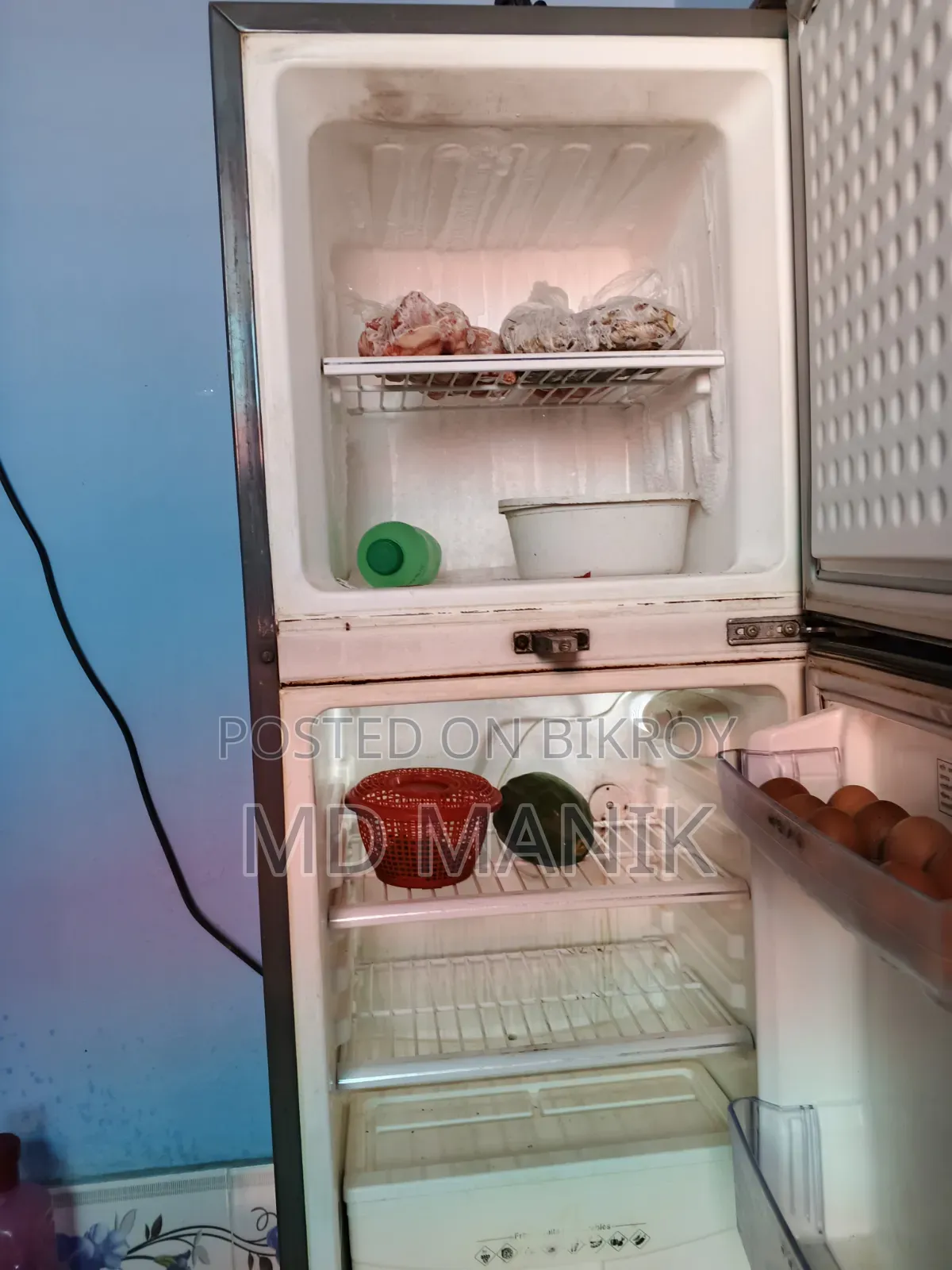 একটি ফ্রিজ বিক্রয় করা হবে