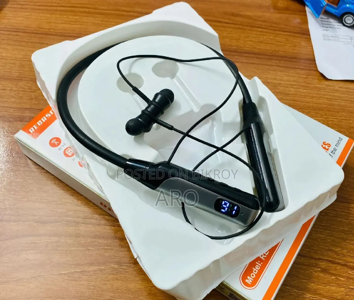 Recrsi Wireless Neckband Bluetooth Earphone RE-NY060 Charge Backup