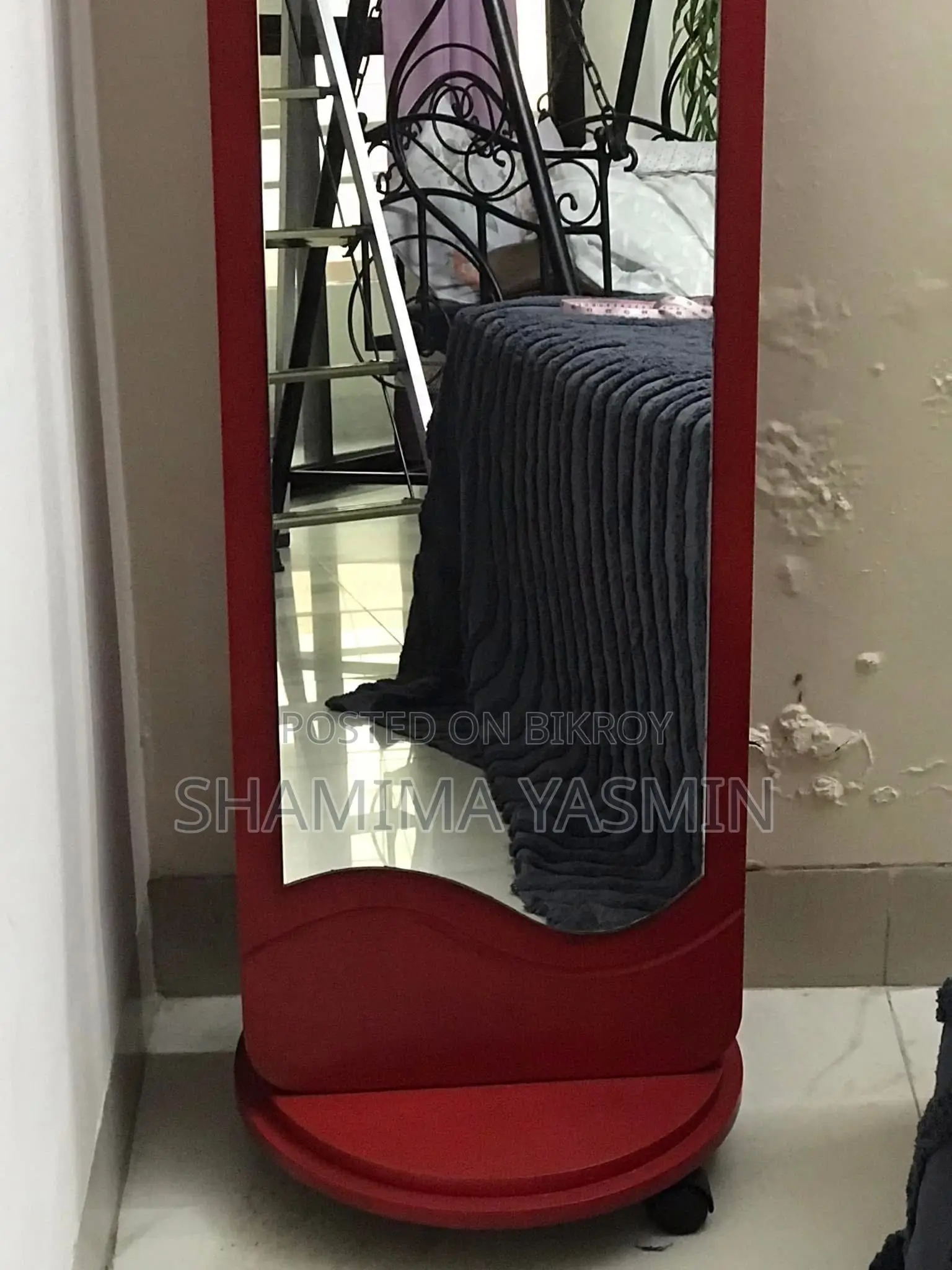 ড্রেসিং টেবিলের আয়না