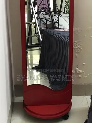 ড্রেসিং টেবিলের আয়না