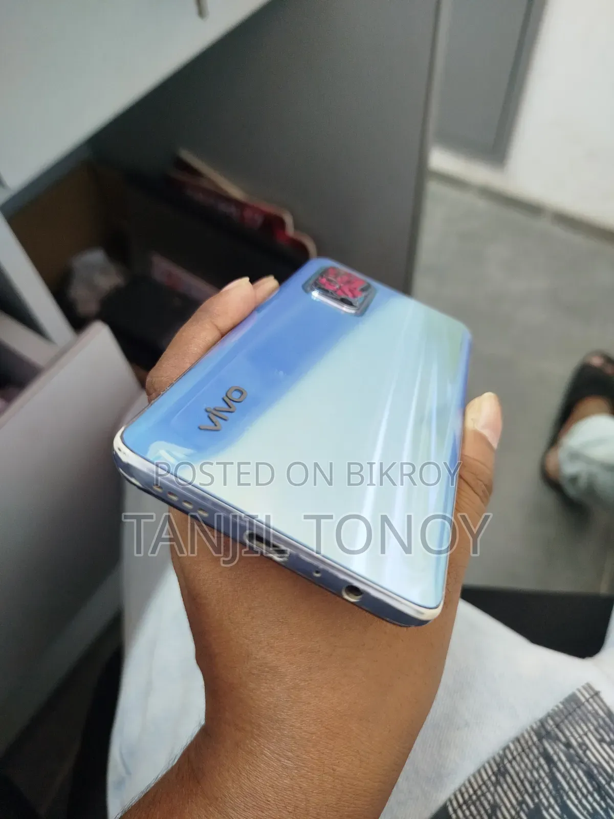 Vivo V19 128 GB Silver