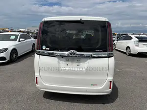 Toyota Noah 2.0 AWD (8 Seater) 2021 Pearl