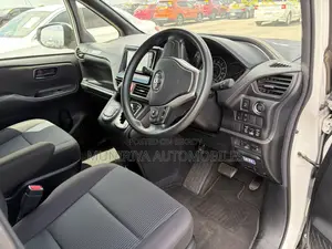 Toyota Noah 2.0 AWD (8 Seater) 2021 Pearl