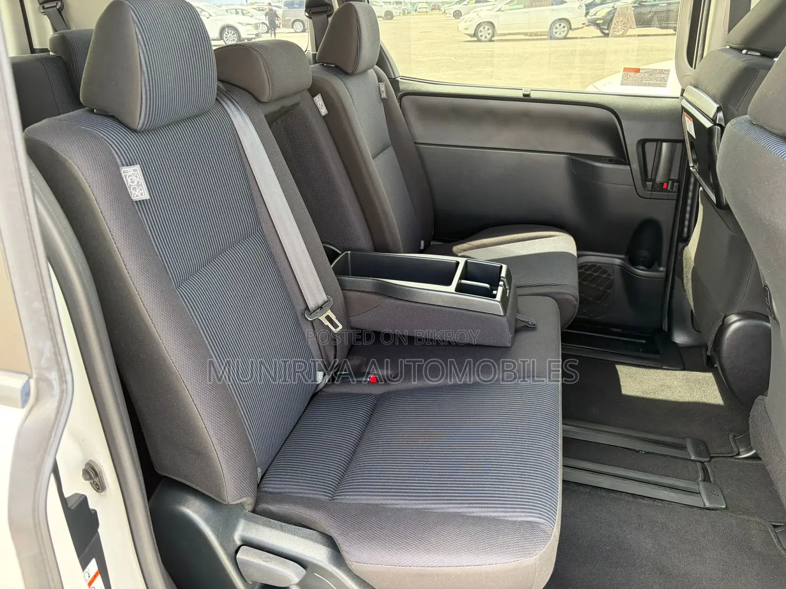 Toyota Noah 2.0 AWD (8 Seater) 2021 Pearl