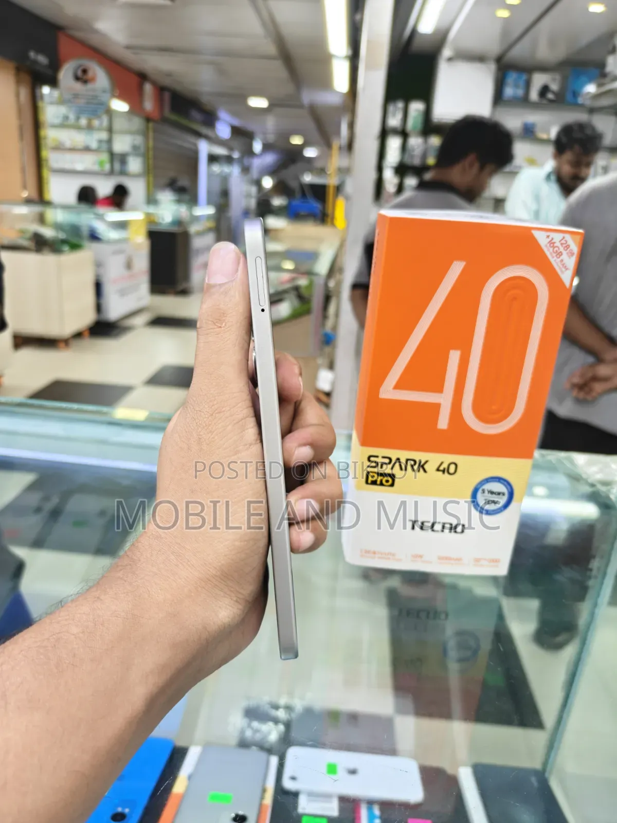 টেকনো স্পার্ক ৪০ প্রো ১২৮ জিবি সিলভার