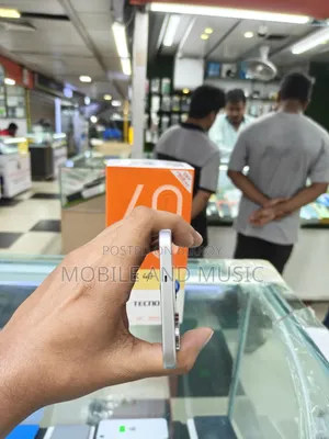 টেকনো স্পার্ক ৪০ প্রো ১২৮ জিবি সিলভার