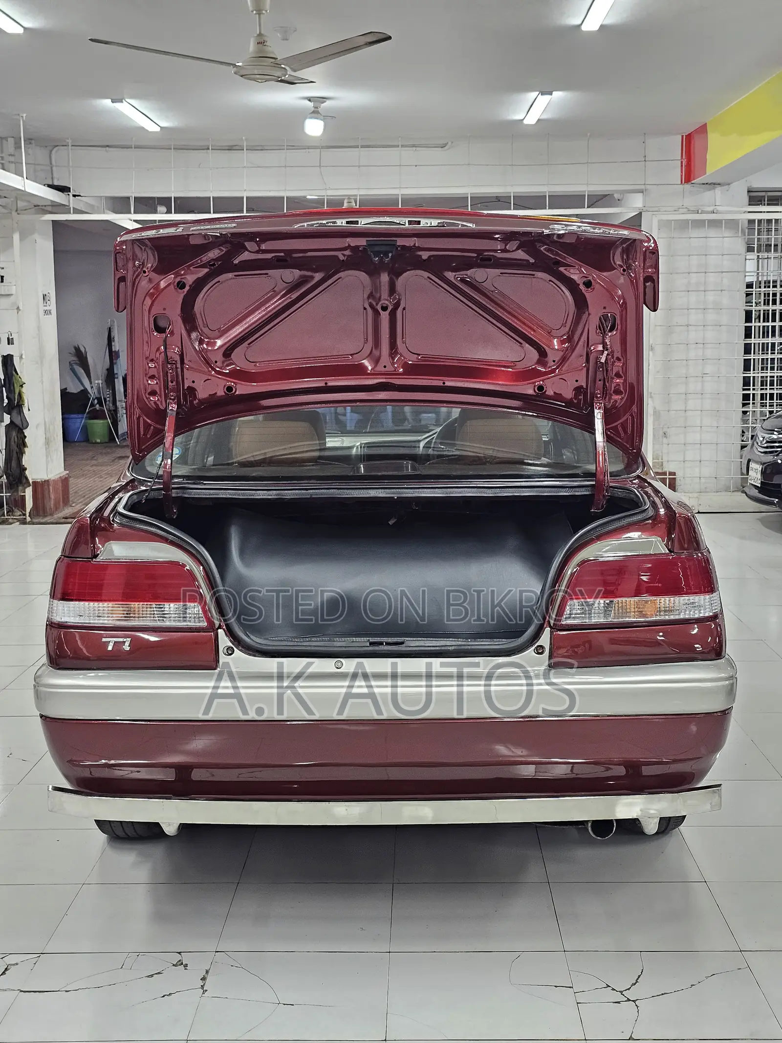 Toyota Carina 1.5 Front-Wheel Drive Sedan 1997 Red