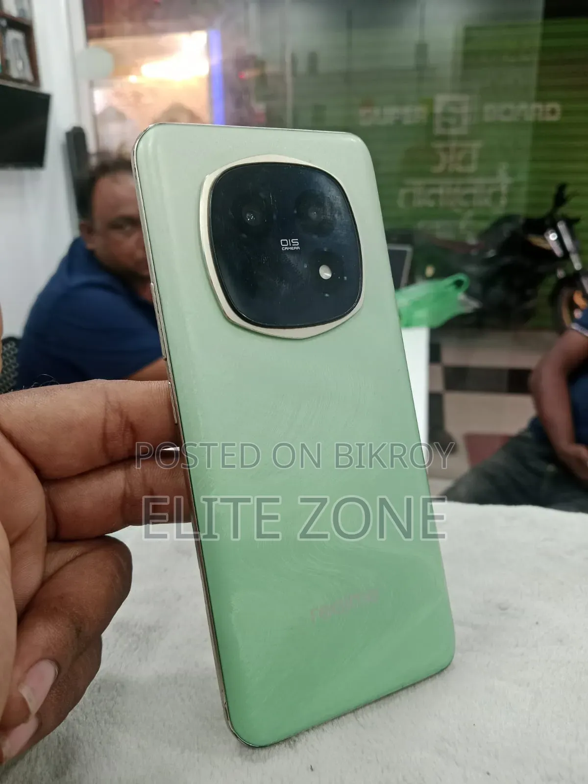 রিয়েলমি ১২৮ জিবি