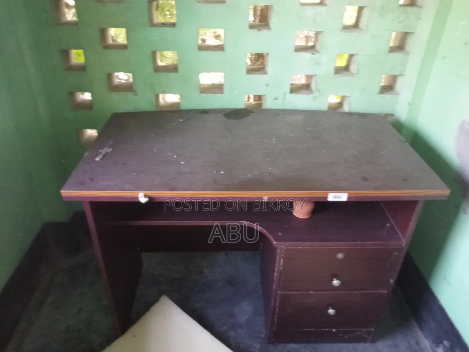 কম্পিউটার টেবিল