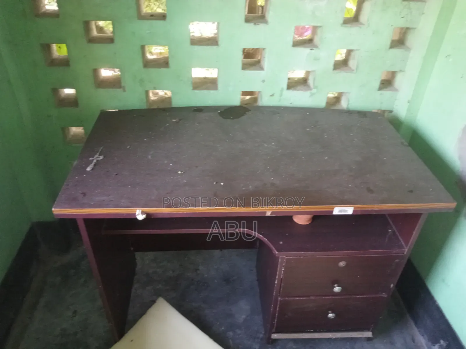কম্পিউটার টেবিল
