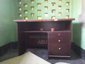 কম্পিউটার টেবিল