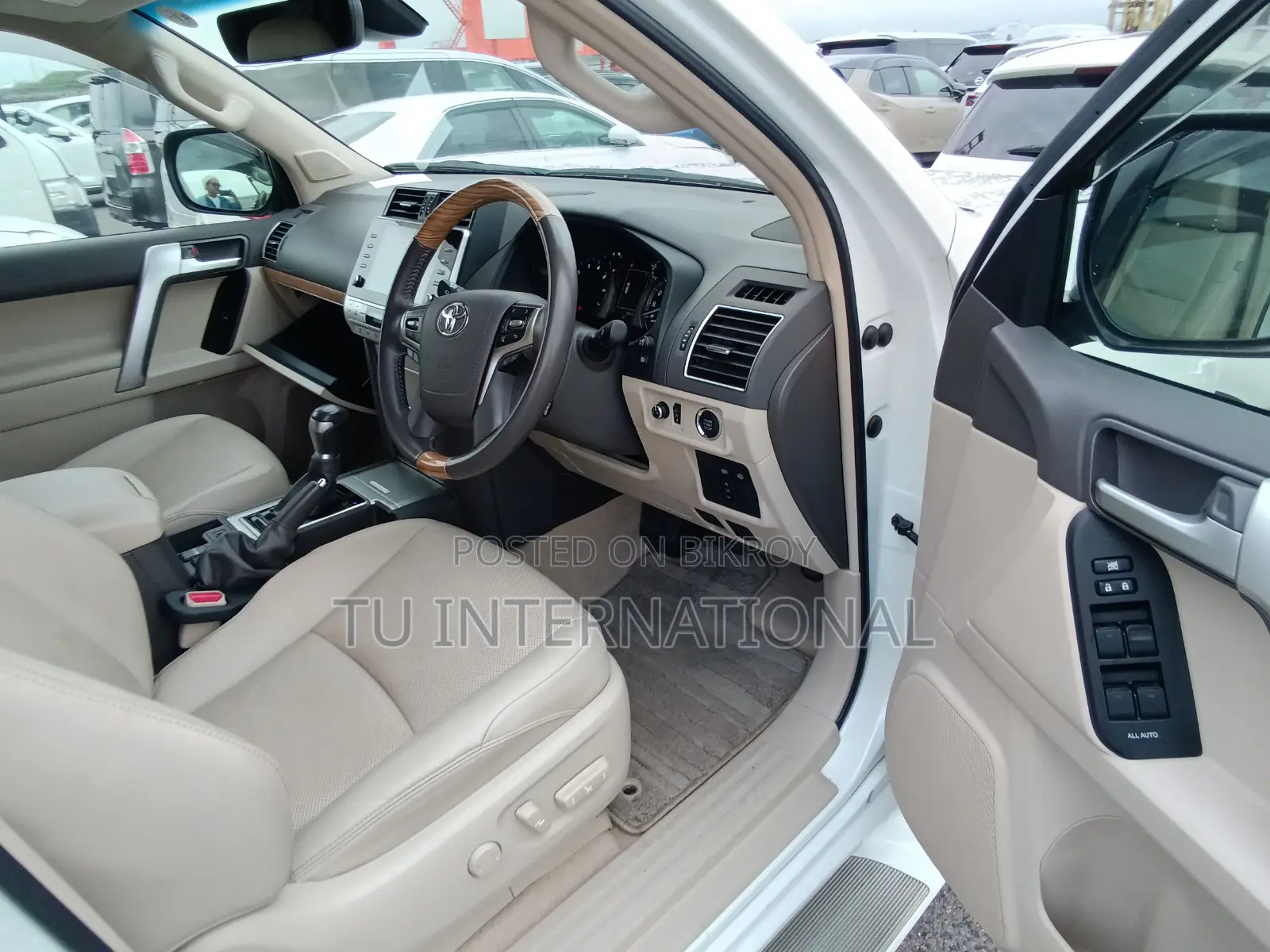 Toyota Land Cruiser Prado 2022 Pearl