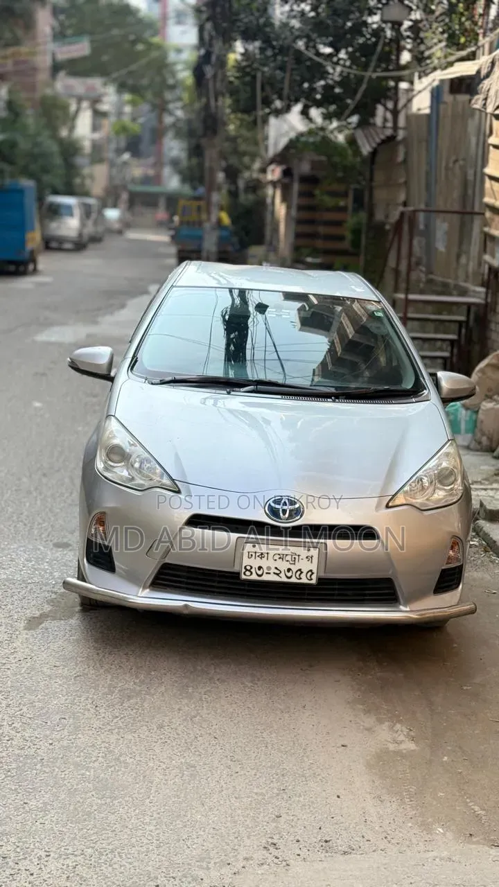 টয়োটা অ্যাকুয়া ২০১৪ সিলভার