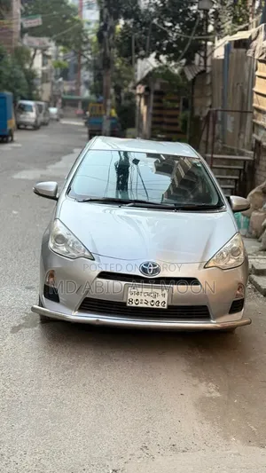 টয়োটা অ্যাকুয়া ২০১৪ সিলভার