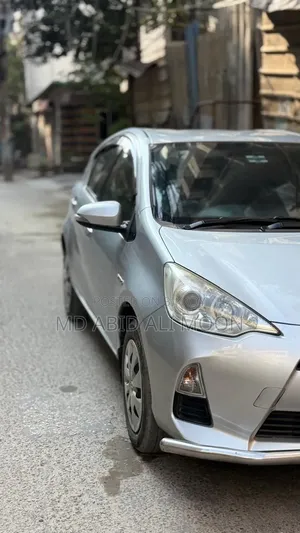 টয়োটা অ্যাকুয়া ২০১৪ সিলভার