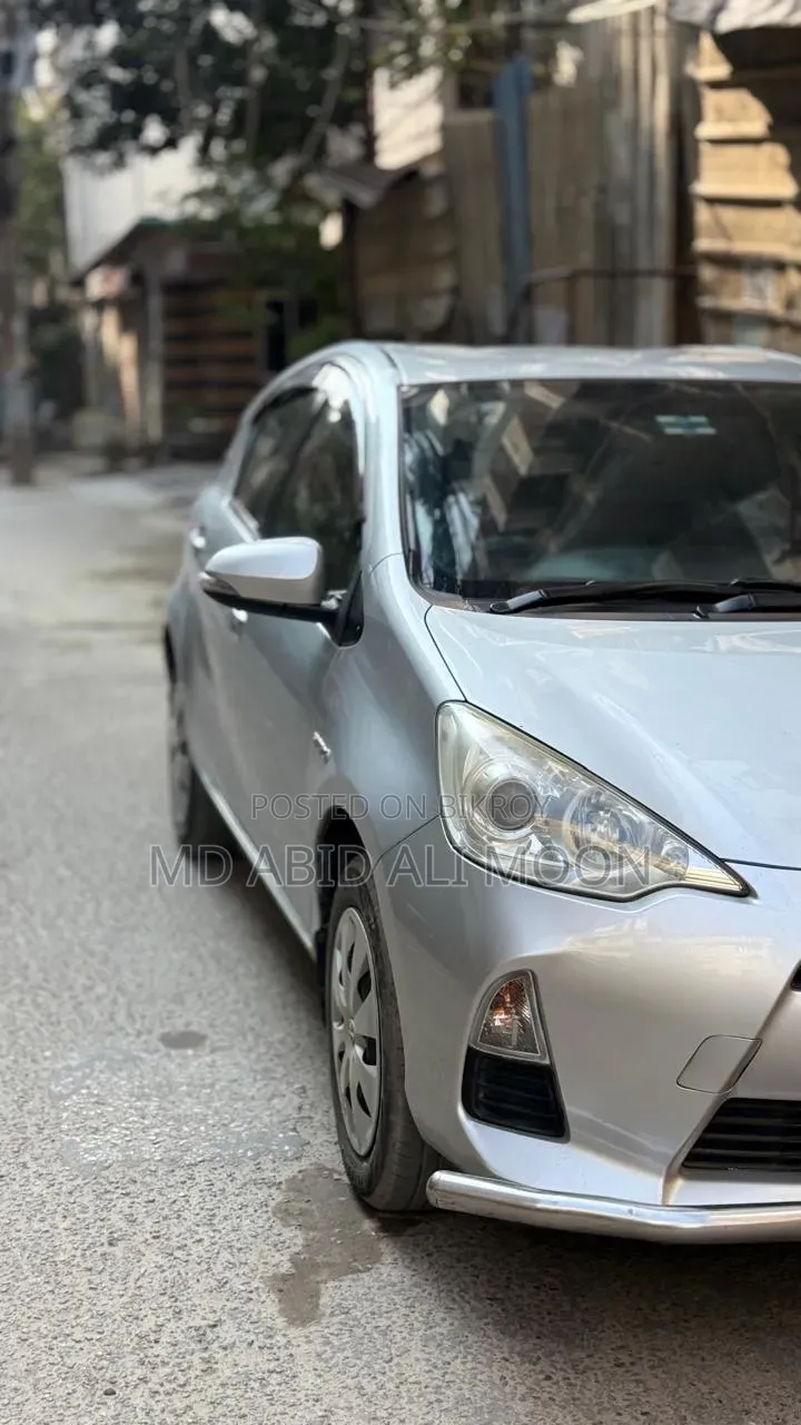 টয়োটা অ্যাকুয়া ২০১৪ সিলভার