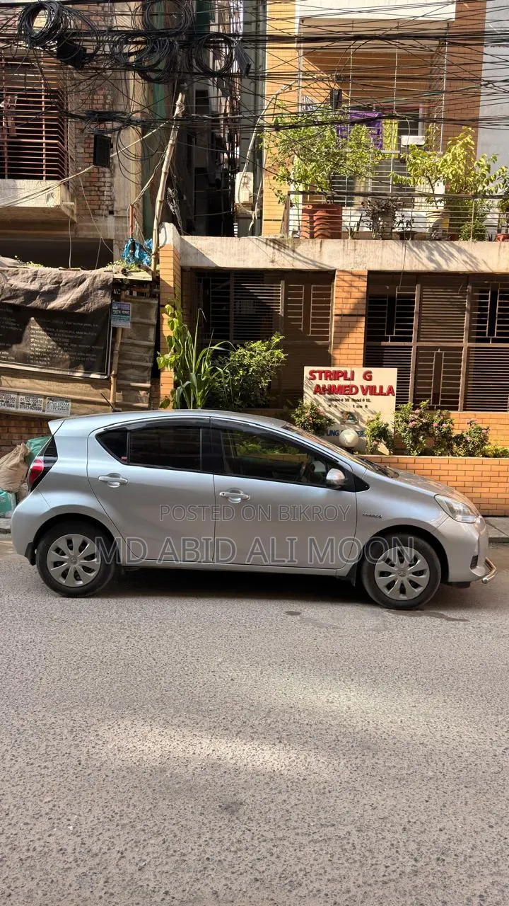 টয়োটা অ্যাকুয়া ২০১৪ সিলভার