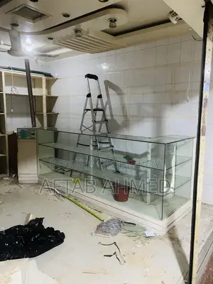 কাঁচের ক্যাশ কাউন্টার