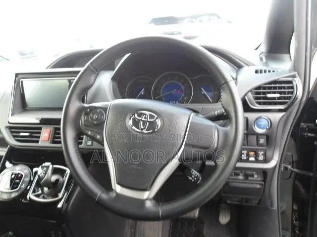 Toyota Noah 1.8 FWD Hybrid (7 seater) 2021 Black