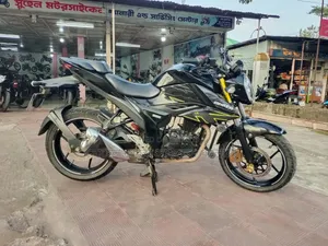 সুজুকি জিক্সার ২০২৩ কালো