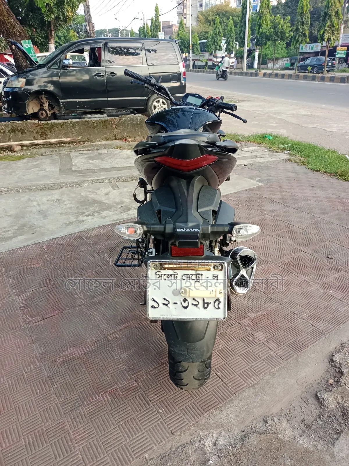 সুজুকি জিক্সার ২০২৩ কালো