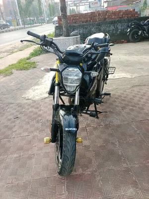 সুজুকি জিক্সার ২০২৩ কালো