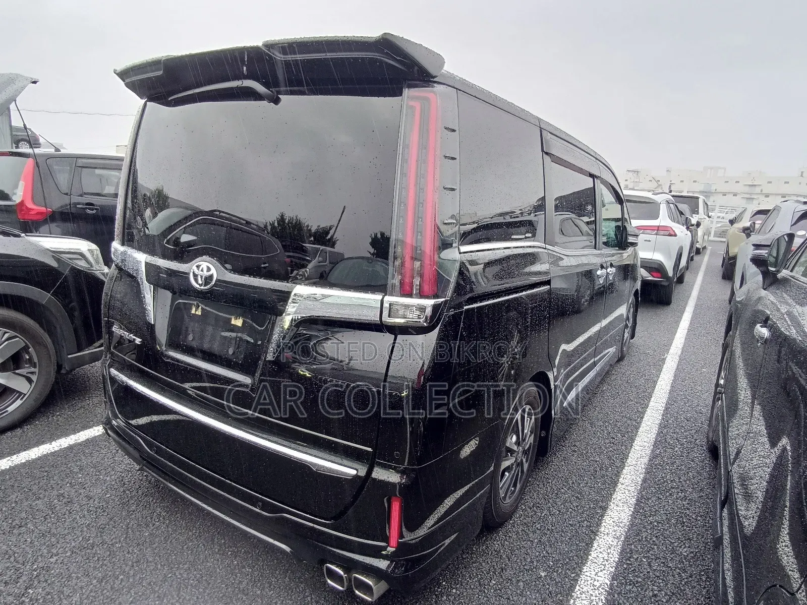 Toyota Esquire 2.0 FWD (8 seater) 2021 Black